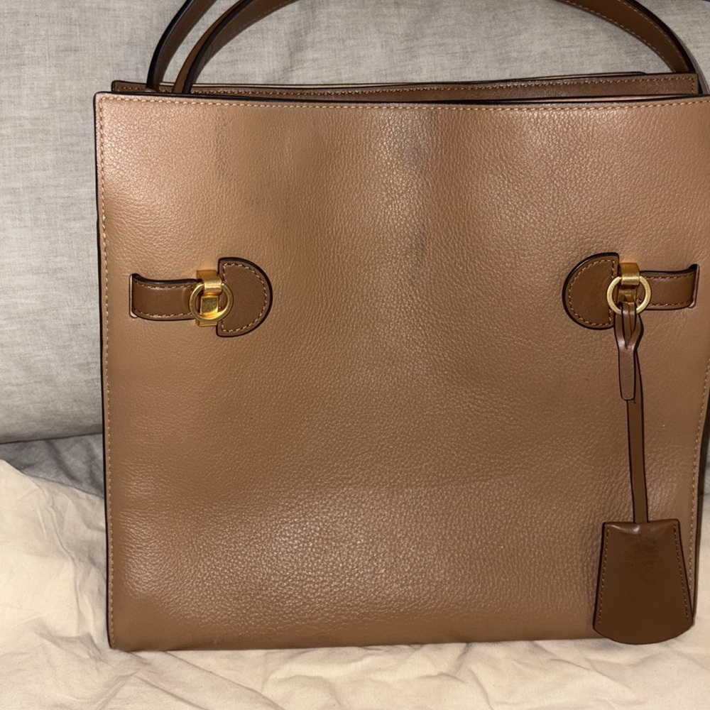 Elegant Tan Leather Handbag - Picture 5 of 11